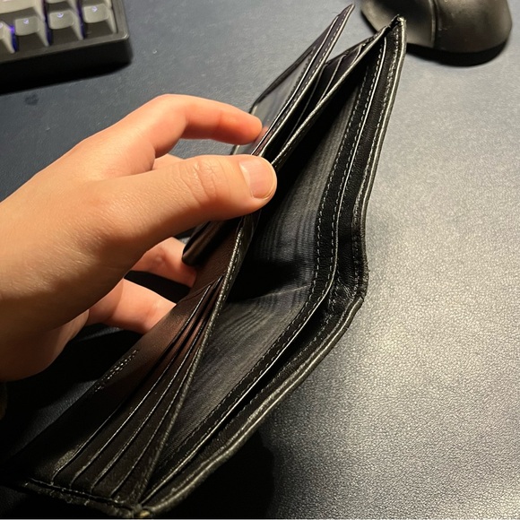 Bottega Veneta Classic Bi-Fold Leather Wallet - Picture 8 of 8